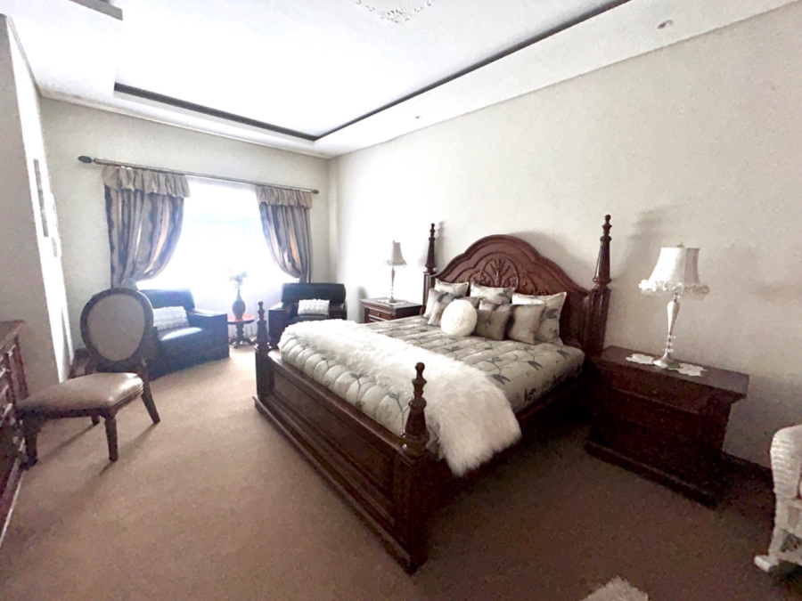 8 Bedroom Property for Sale in Baronetcy Estate Western Cape